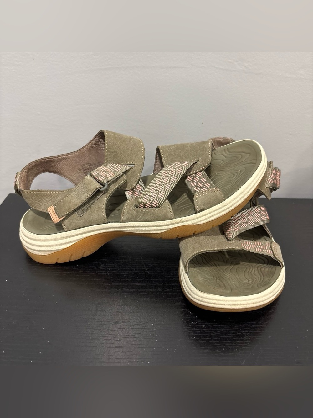 Bionica Olive Green Strappy Comfort Sandals with Pink Accent leather upper sz 9